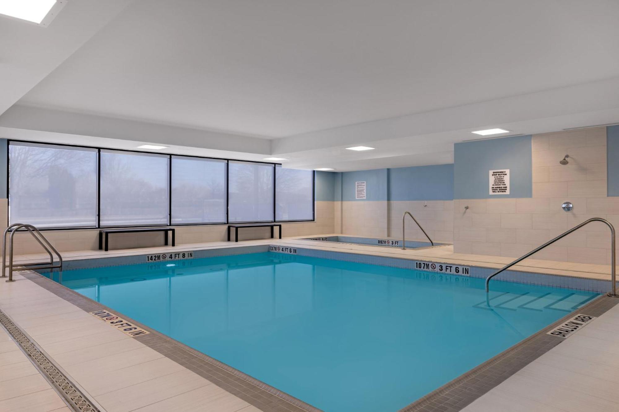 Holiday Inn Express & Suites St Thomas เซนต์ธอมัส ภายนอก รูปภาพ